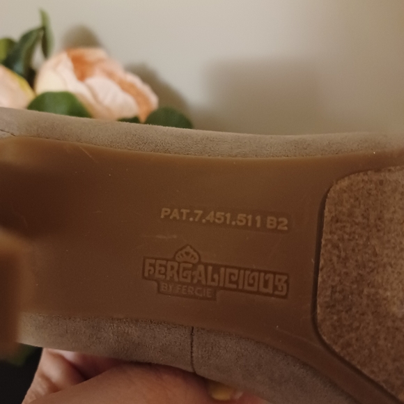 Fergalicous high heels women size 8.5 beige office casual - Picture 5 of 7